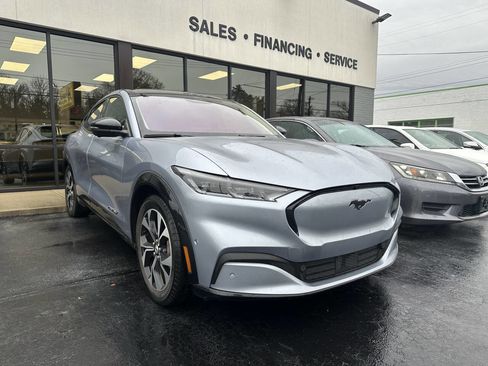 Used 2022 Ford Mustang Mach-E Premium image 4