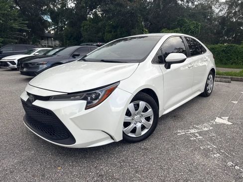 Used 2020 Toyota Corolla LE FWD image 2