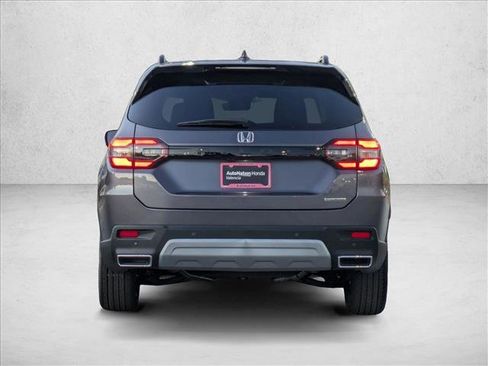 New 2025 Honda Pilot Touring image 8