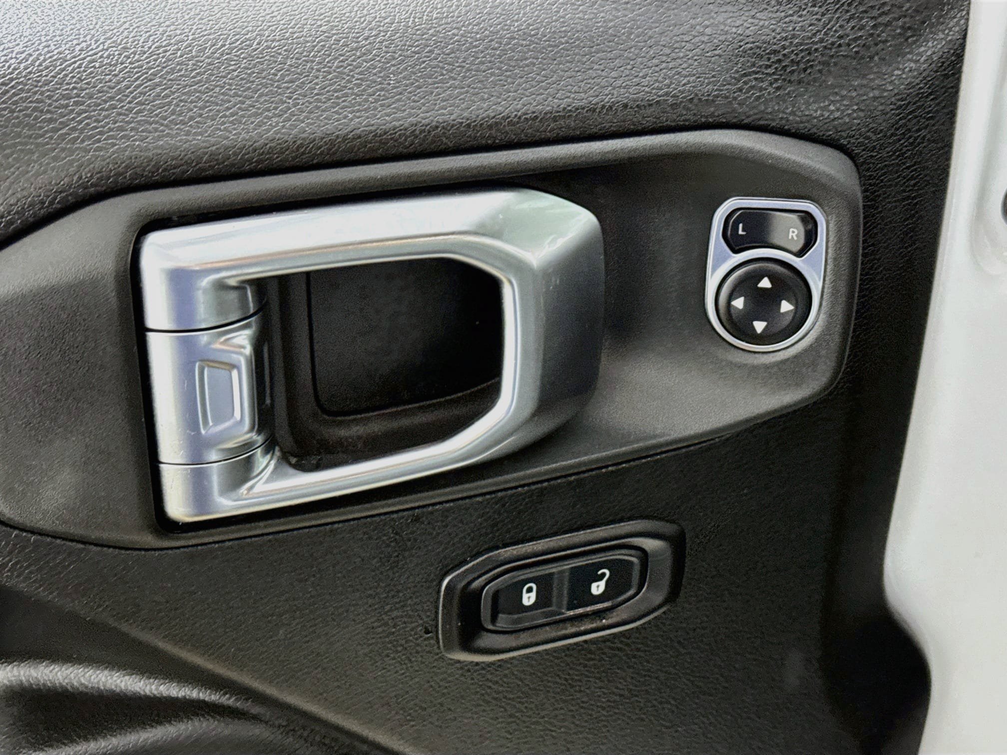 Used 2025 Jeep Wrangler Unlimited Sport AWD/4WD image 19