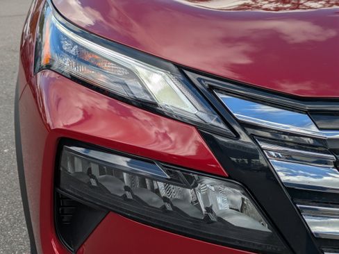 Certified 2025 Nissan Rogue SV image 10