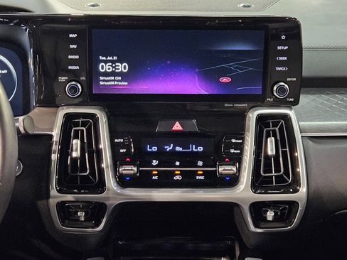 Used 2023 Kia Sorento SX AWD/4WD image 16
