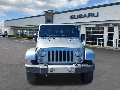 Used 2016 Jeep Wrangler Unlimited Sahara w/ Connectivity Group AWD/4WD image 2