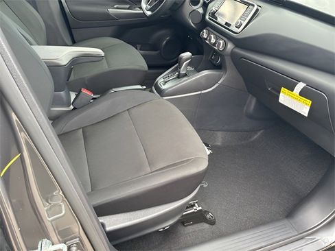 Used 2025 Nissan Kicks Play S image 12