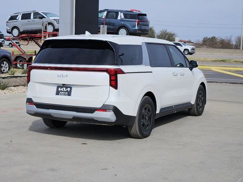 New 2026 Kia Carnival LXS image 3