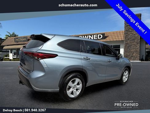 Used 2021 Toyota Highlander LE FWD image 7