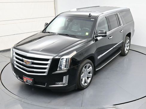Used 2019 Cadillac Escalade ESV Luxury AWD/4WD image 35