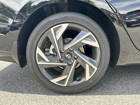 New 2026 Hyundai Elantra Limited FWD image 17