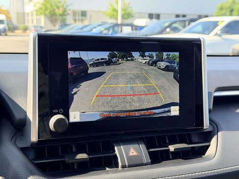 Used 2025 Toyota RAV4 XLE FWD image 18