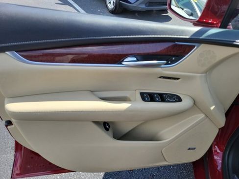 Used 2018 Cadillac XT5 Luxury w/ Driver Awareness Package image 22