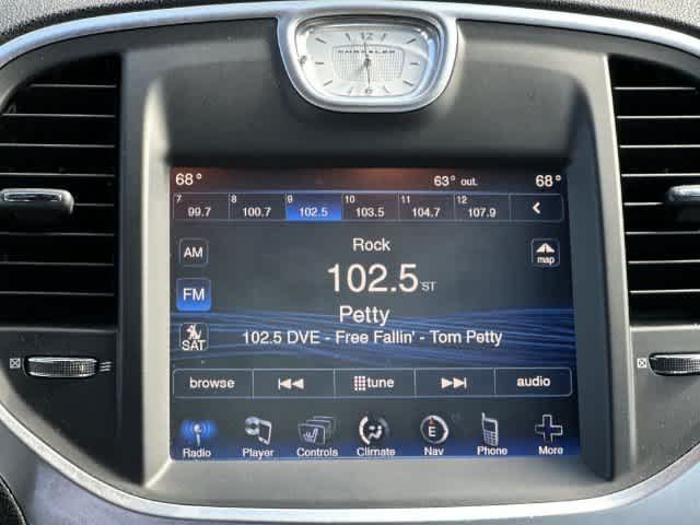 Used 2014 Chrysler 300 AWD w/ Driver Convenience Group image 12