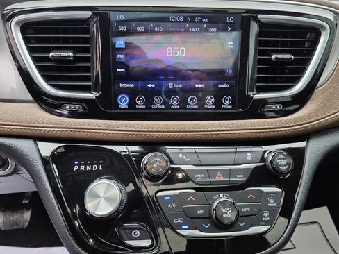 Used 2017 Chrysler Pacifica Limited w/ UConnect Theater Package image 17