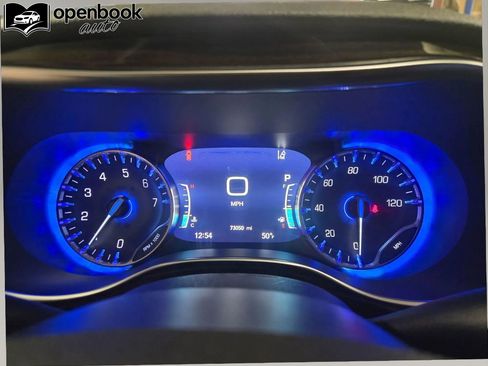 Used 2023 Chrysler Pacifica Limited FWD image 13