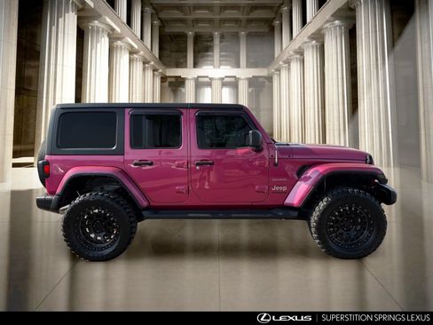 Used 2022 Jeep Wrangler Unlimited Sahara AWD/4WD image 9
