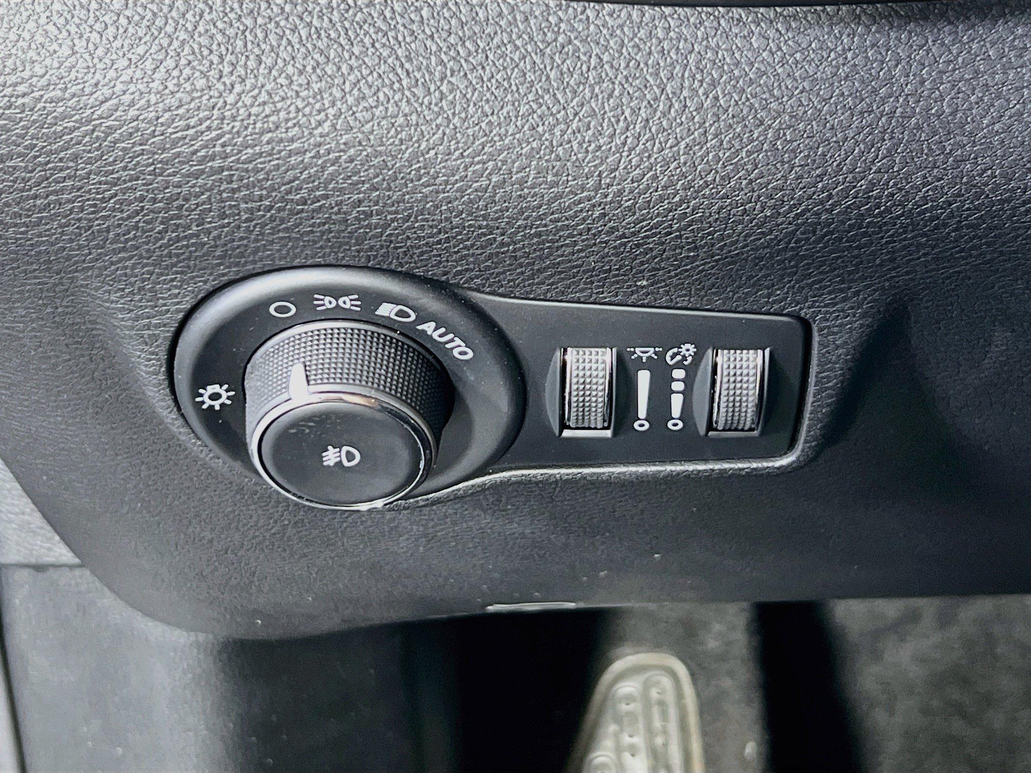Used 2023 Jeep Compass Latitude AWD/4WD image 10