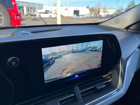 Used 2025 Chevrolet Trax LT image 17