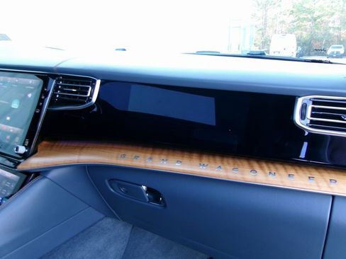 Used 2022 Jeep Grand Wagoneer Series II w/ Convenience Group III image 21