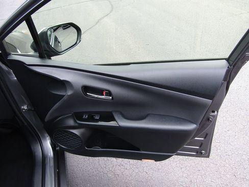 Used 2022 Toyota Prius LE image 27