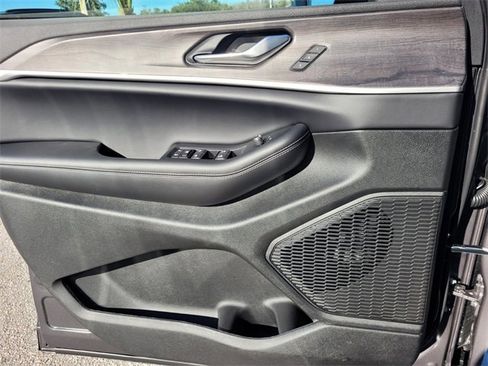 New 2025 Jeep Grand Cherokee Limited w/ Luxury Tech Group II image 22