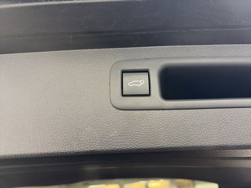 Used 2023 Toyota Highlander XLE image 31