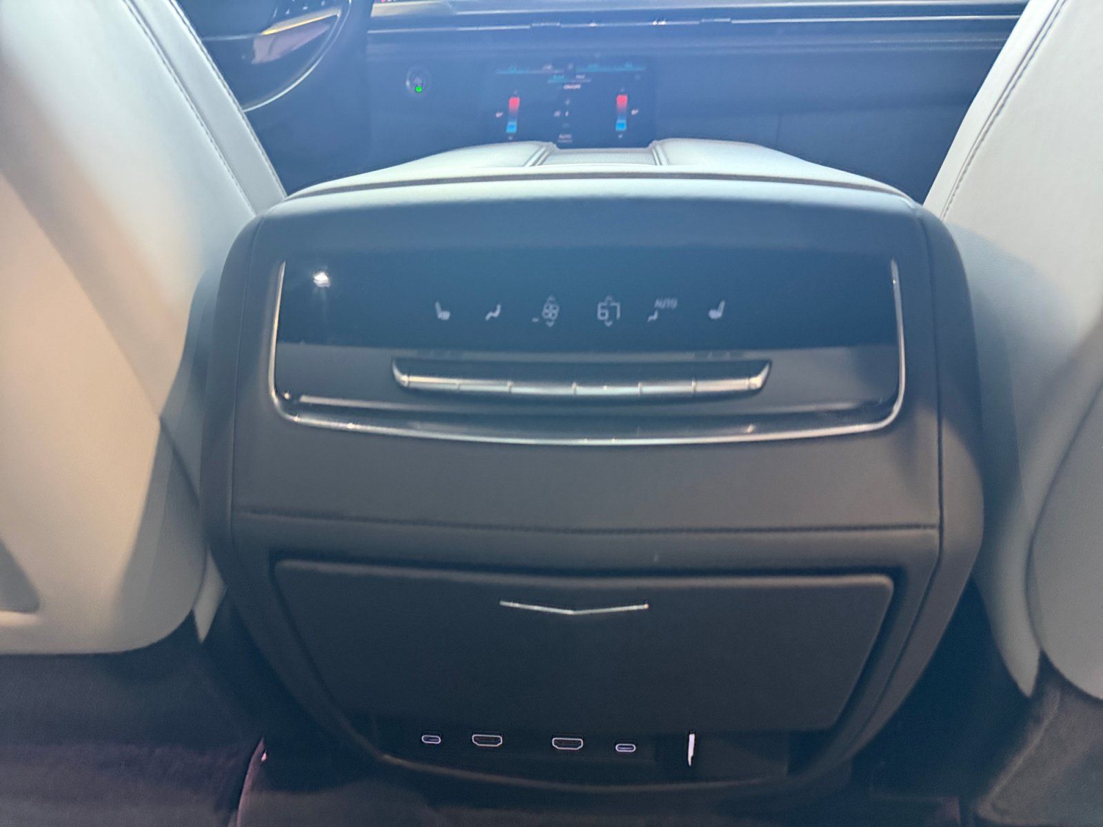Used 2025 Cadillac Escalade Sport Platinum AWD/4WD image 32