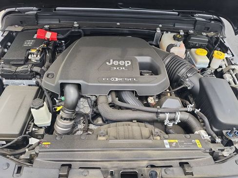 Used 2021 Jeep Wrangler Unlimited Sahara AWD/4WD image 29