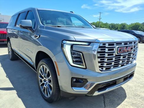 New 2026 GMC Yukon XL Denali w/ Denali Reserve Package AWD/4WD image 1