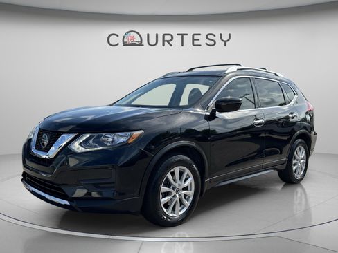 Used 2020 Nissan Rogue SV image 1