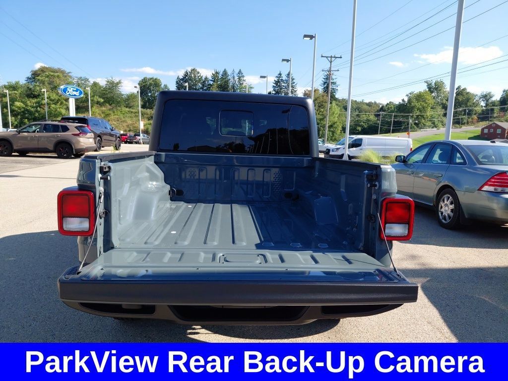 Used 2024 Jeep Gladiator Sport AWD/4WD image 16