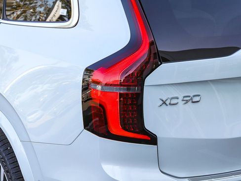 New 2026 Volvo XC90 T8 Ultra w/ Protection Package Premier AWD/4WD image 9