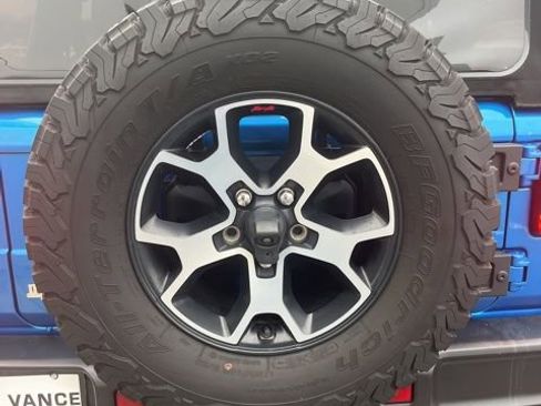 Used 2023 Jeep Wrangler Unlimited Rubicon w/ LED Lighting Group AWD/4WD image 45