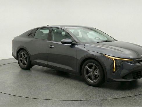 Used 2025 Kia K4 image 1