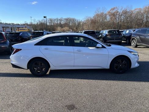 Used 2023 Hyundai Elantra SEL image 2