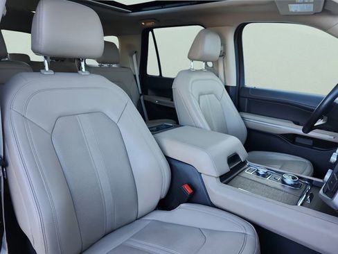 Used 2024 Ford Expedition Limited image 21