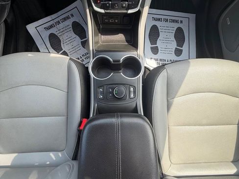 Used 2022 GMC Terrain SLT w/ Infotainment Package II FWD image 26