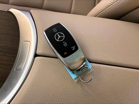 Used 2022 Mercedes-Benz GLC 300 4MATIC image 15