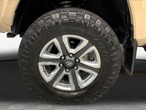 Used 2017 Toyota Tacoma Limited w/ Tow Package AWD/4WD image 35