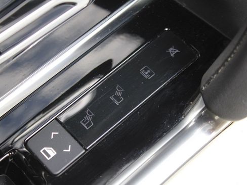 Used 2023 Land Rover Range Rover SE image 40