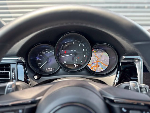 Certified 2022 Porsche Macan AWD/4WD image 23