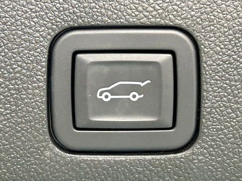 Used 2024 GMC Yukon Denali Ultimate image 18