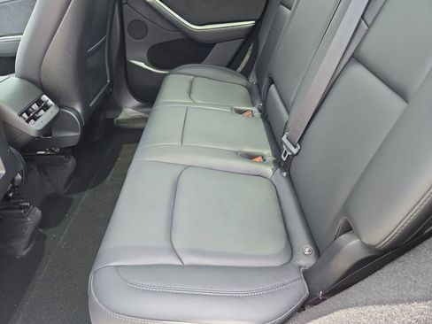Used 2024 Tesla Model Y Long Range AWD/4WD image 17