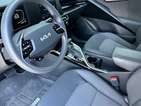 Certified 2025 Kia Niro LX FWD image 10