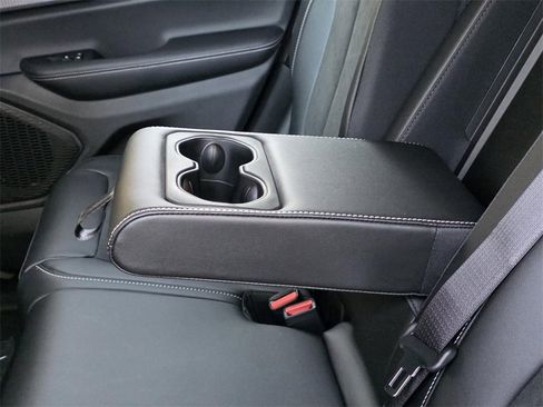 New 2025 Jeep Grand Cherokee Altitude image 11