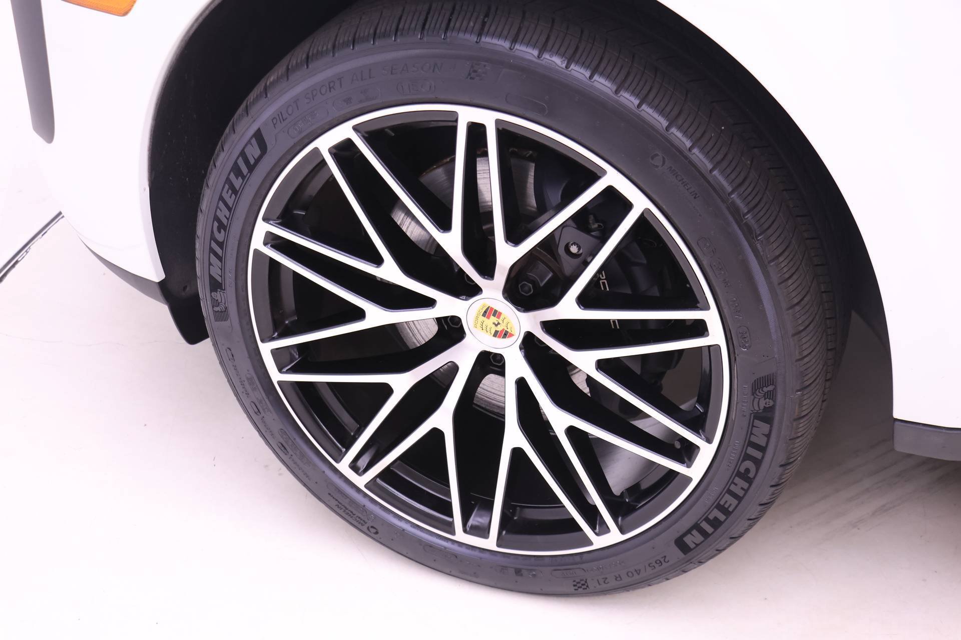 Used 2026 Porsche Macan AWD/4WD image 23