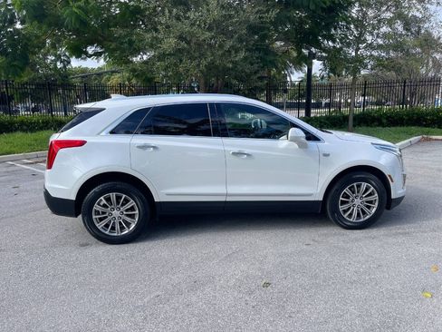 Used 2018 Cadillac XT5 Luxury w/ Driver Awareness Package AWD/4WD image 11