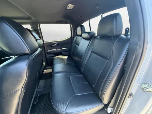 Used 2018 Toyota Tacoma TRD Off-Road w/ TRD Premium Off Road Package AWD/4WD image 27