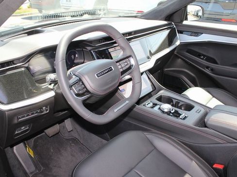 Used 2024 Jeep Wagoneer Launch Edition image 3