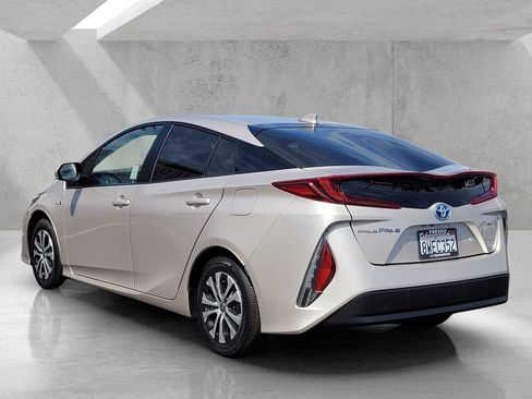 Used 2021 Toyota Prius Prime XLE image 6