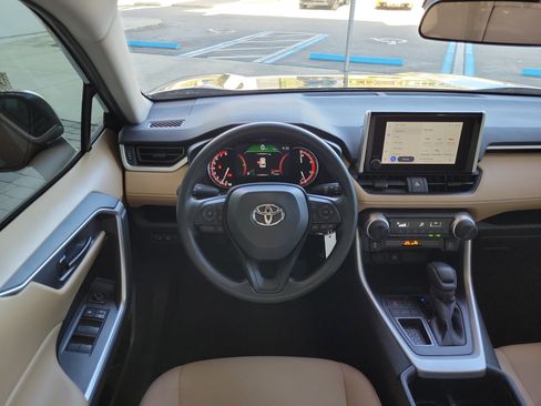 Certified 2025 Toyota RAV4 LE image 25