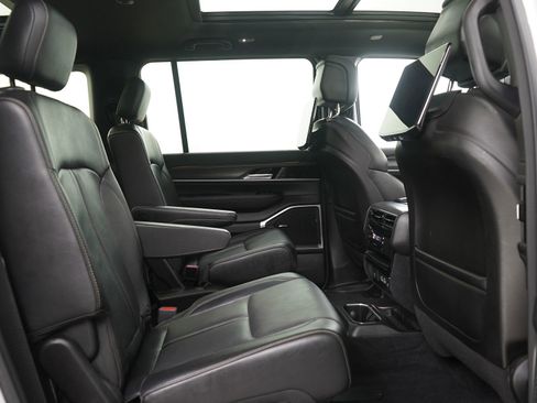 Used 2023 Jeep Wagoneer L Series II w/ Premium Group I image 14